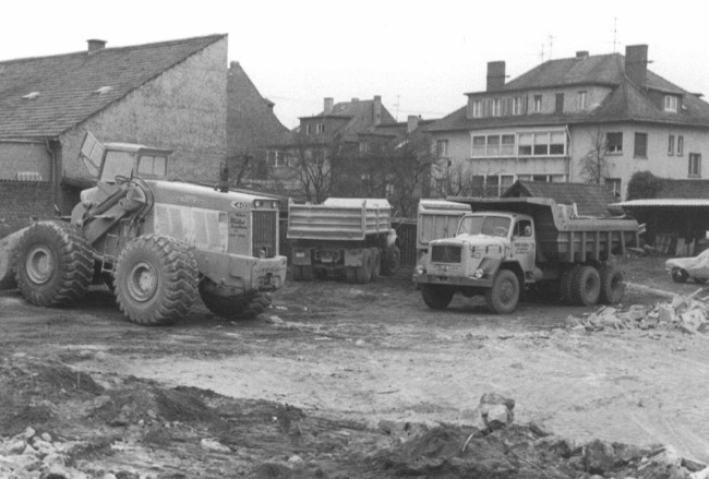 Dreiachser 230D26AK mit Allis-Chalmers-Radlader. Foto: Archiv Michael Willig, Hanau