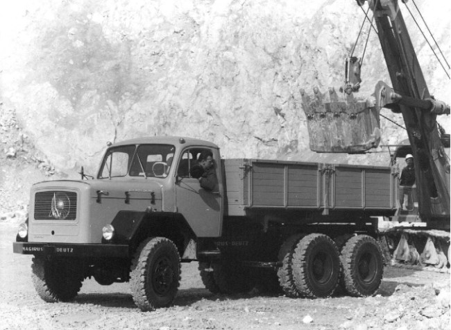 Jupiter-Dreiachser 6x6 mit 3-Seiten-Kipper. Foto: Archiv Michael Willig, Hanau