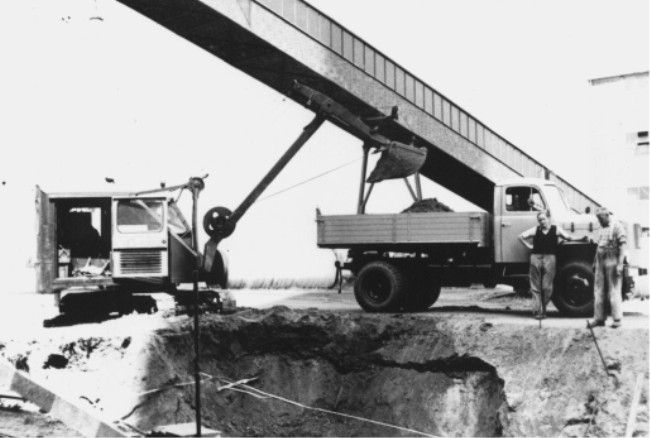 Mercur-Zweiachser mit Seilbagger Weserhütte Pionier. Foto: Archiv Michael Willig, Hanau