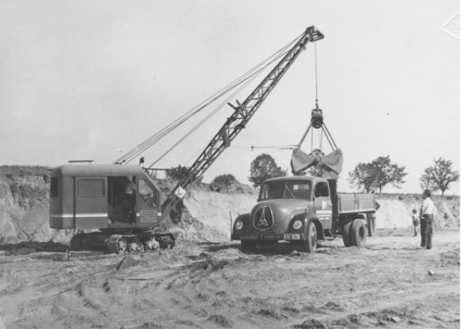 Mercur Rundhauber und O&K-Seilbagger L101 mit Greifer. Foto: Archiv Peter Meyer